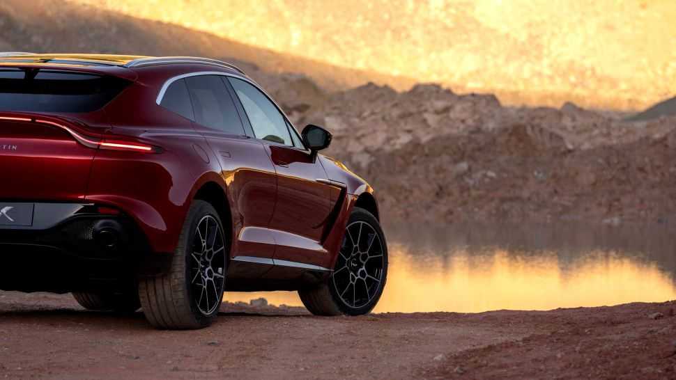 2020 Aston Martin DBX Los Angeles Otomobil Fuarı'nda Tanıtıldı