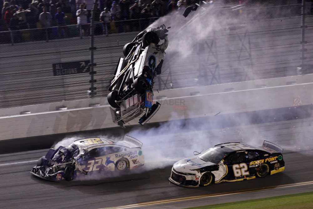 Daytona 500 Yarışında, NASCAR Ekibi Gündeme Damga Vurdu