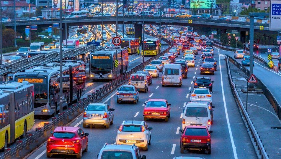 İstanbul'da Trafik Yoğunluğu Artmaya Başladı