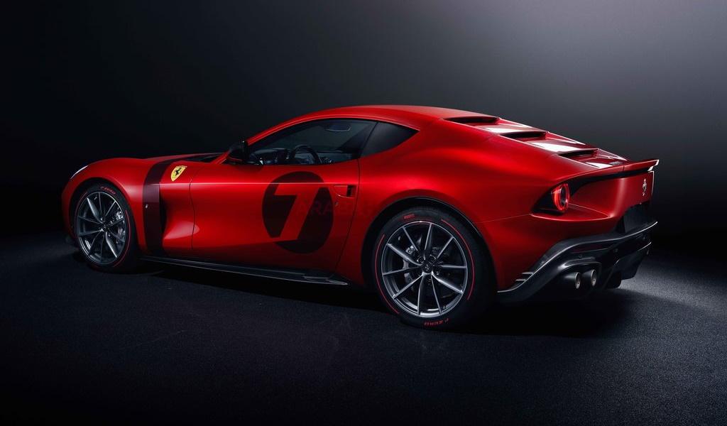Özel Üretim Ferrari Omologata Örtülerini Kaldırdı